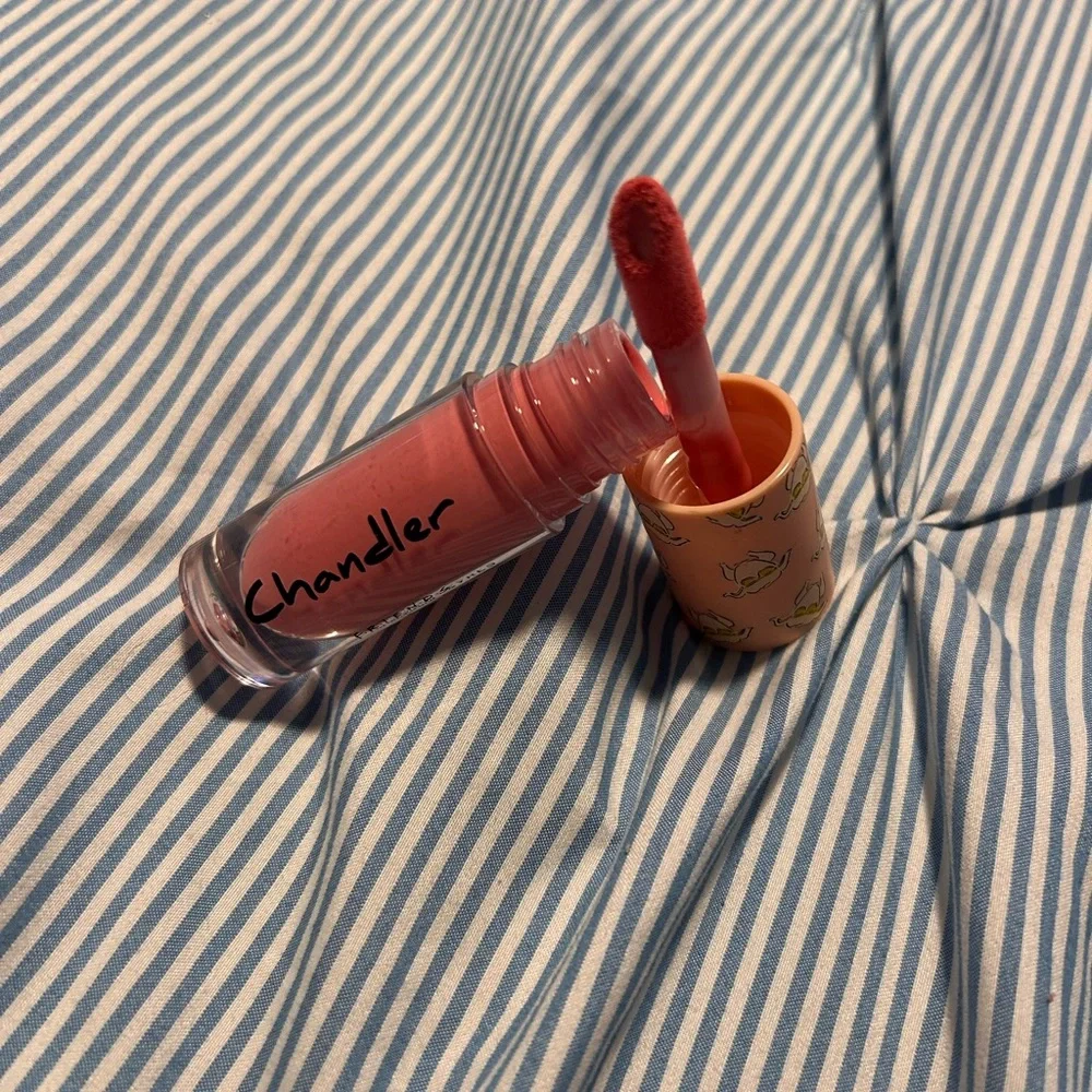 FRIENDS X Revolution Themed Lipstick Set